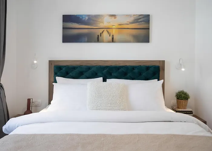 Design Park Residences - Stayflok